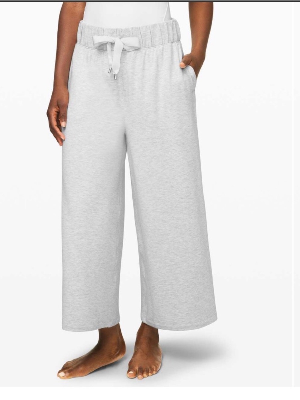 Lululemon Seek Stillness Mid Rise Crop Womens Pants - size 2 Heather Grey